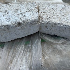 בלוק תיחום טרפזי לבן